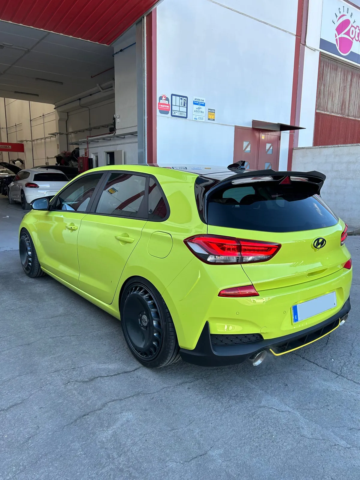 Hyundai i30 N verde lima con acabado impecable