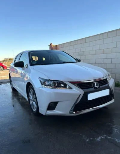 Lexus CT blanco con acabado de fábrica